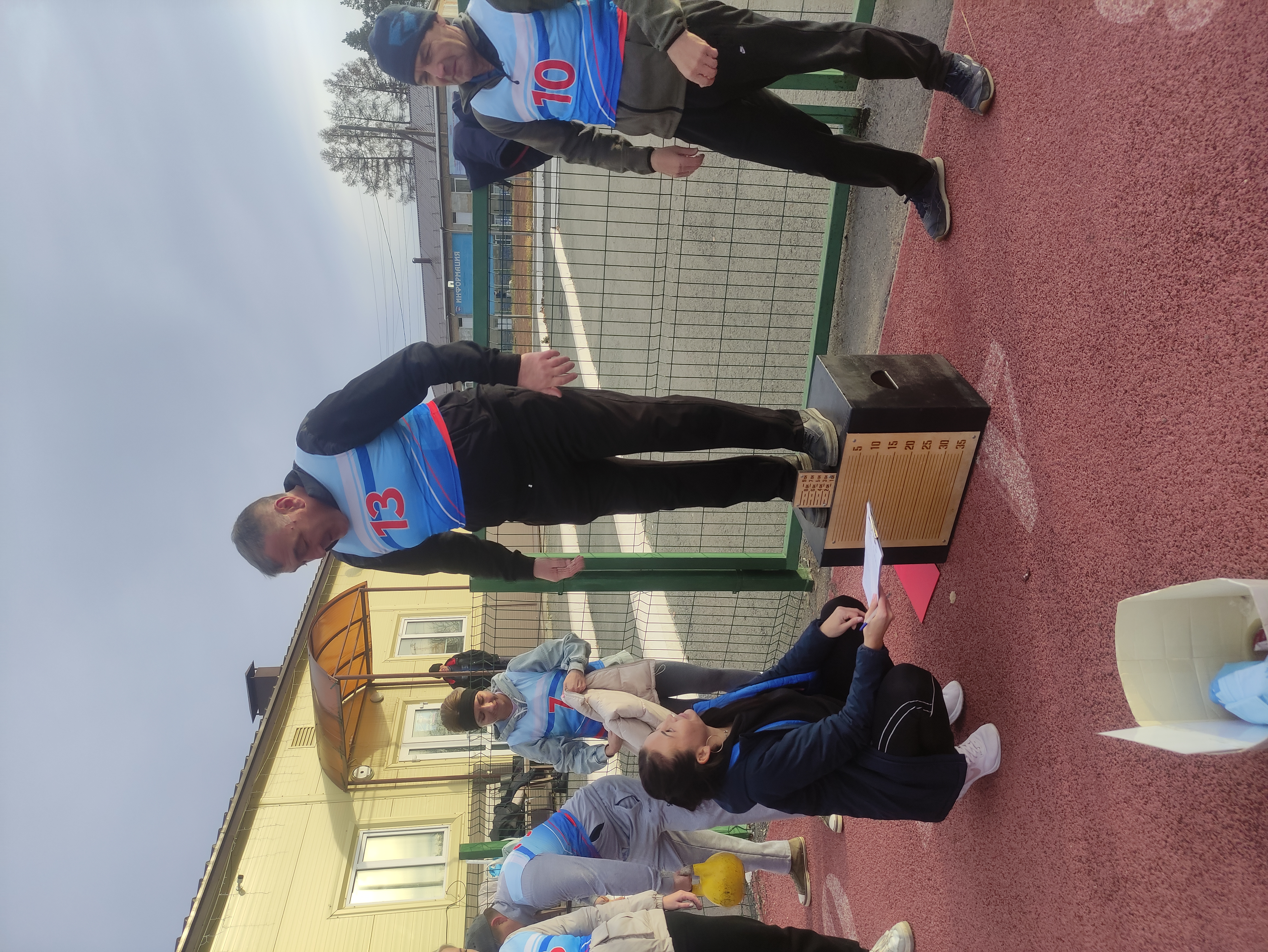 Педагоги МОУ "Миасская СОШ √2 " справились с нормативами ГТО фото 2