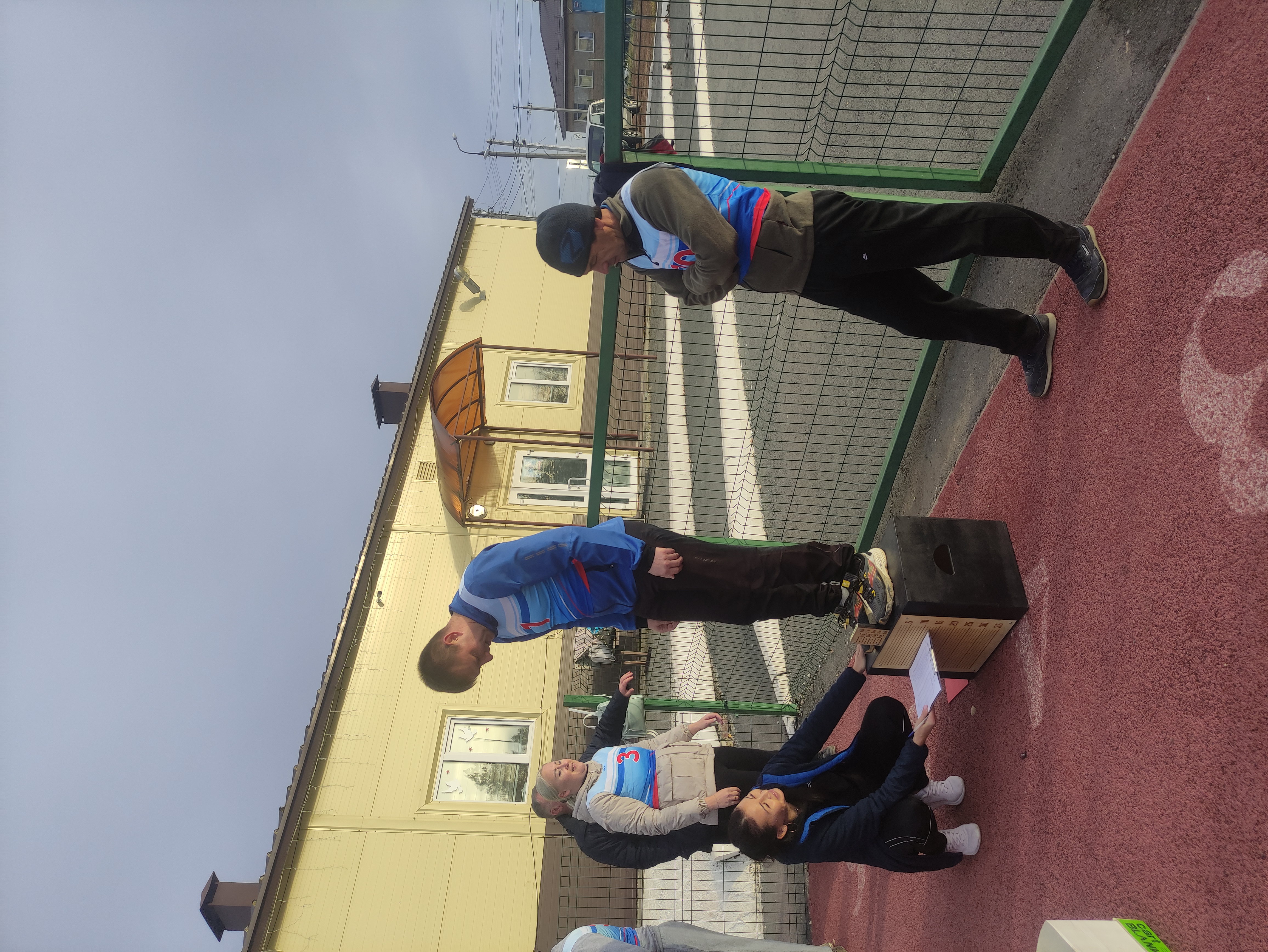 Педагоги МОУ "Миасская СОШ √2 " справились с нормативами ГТО фото 5