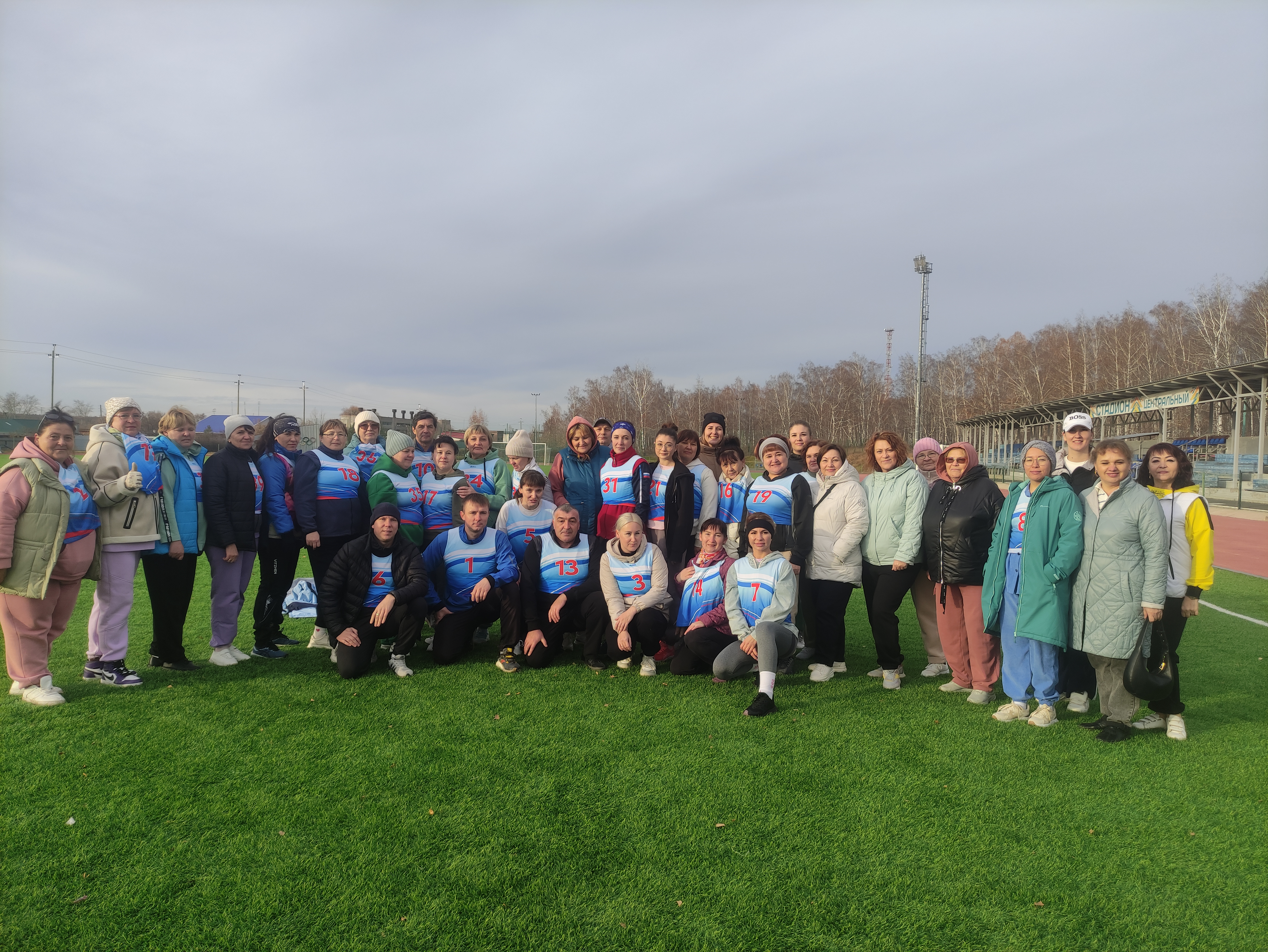 Педагоги МОУ "Миасская СОШ √2 " справились с нормативами ГТО фото 1